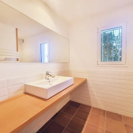 Stylish And Tranquil For 8 People