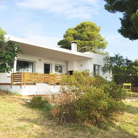 Stylish And Tranquil For 8 People Villa *