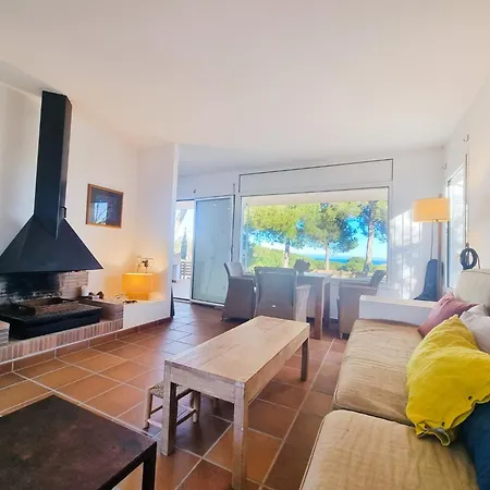 Stylish And Tranquil For 8 People Villa L'Escala