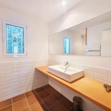 Villa Stylish And Tranquil For 8 People *